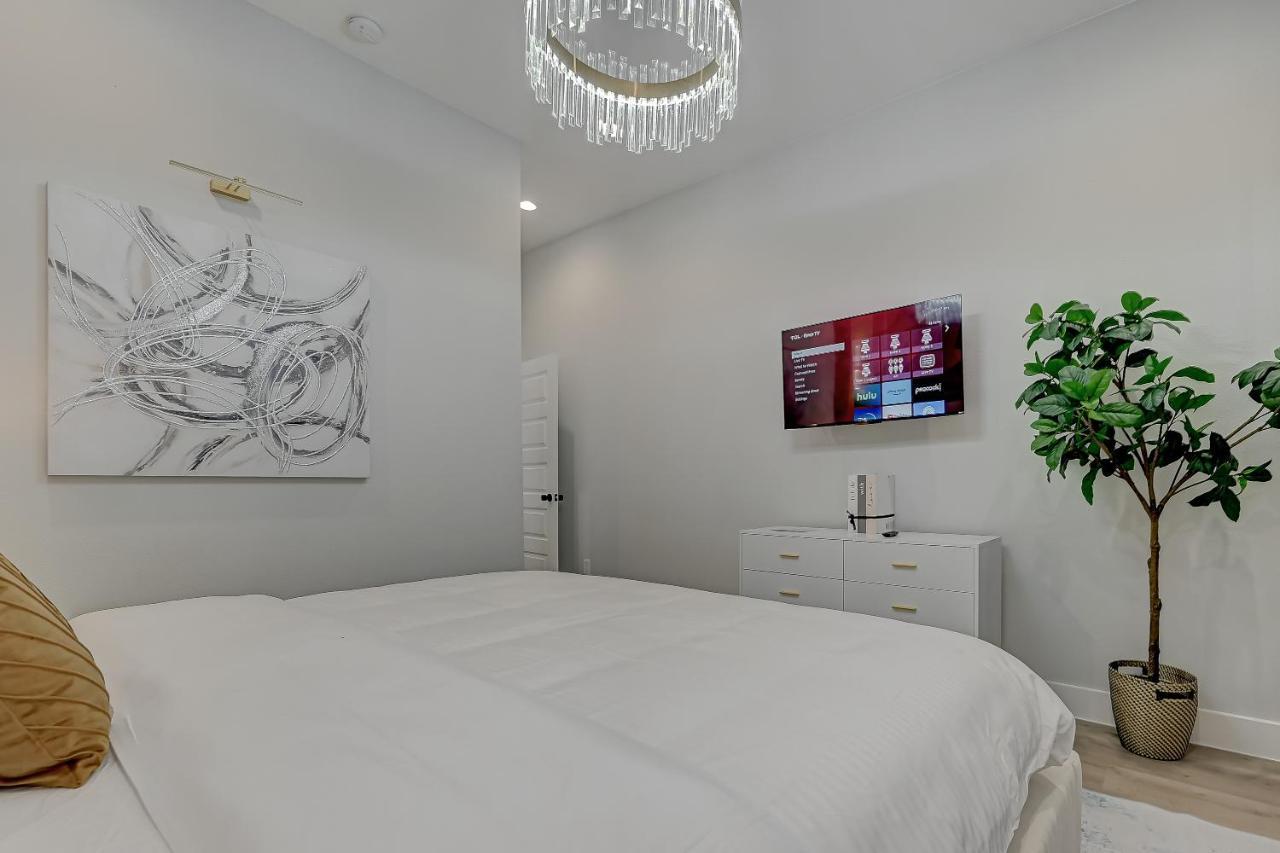 Вилла Elegant 3Br Haven- Games, Luxury & Lush Garden Хьюстон Экстерьер фото